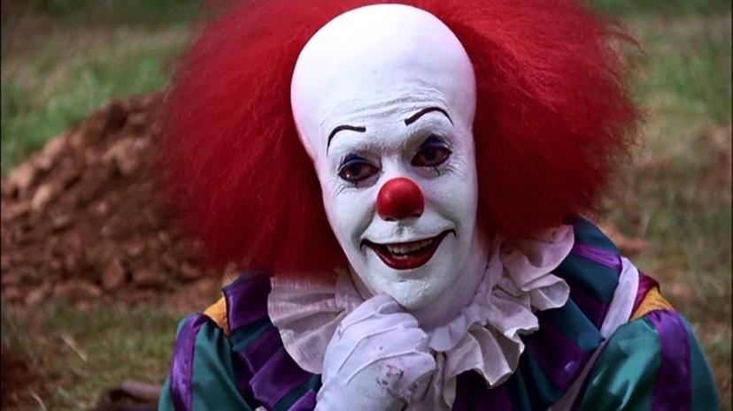 Tim Curry als Pennywise in It (1990)