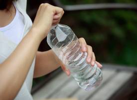 Zó blijft je flesje water extra lang koud