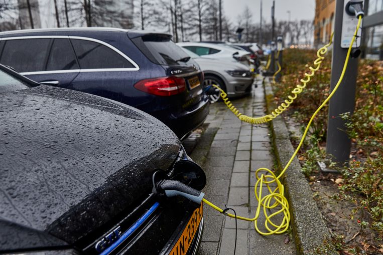 Brandweer: elektrische auto in garage is gevaarlijk