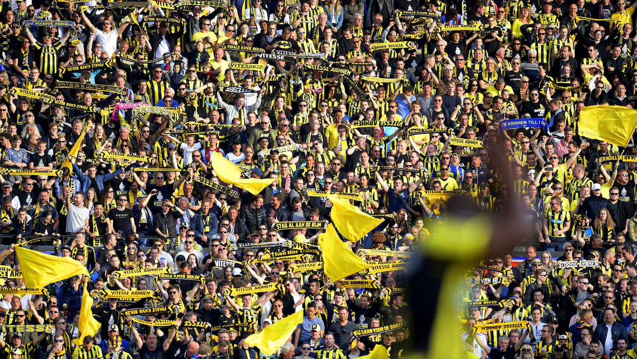 Vitesse-fans mijden De Kuip uit protest tijdens Johan ...