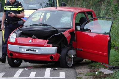 Flinke schade door botsing tussen auto en brommobiel in Harskamp