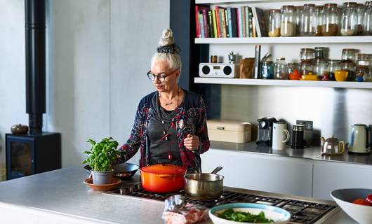 Koken voor één persoon: zo maak je het lekker én afwisselend (en voorkom je verspilling)