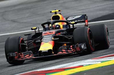 Overal ‘33’ en blauw langs de Autobahn