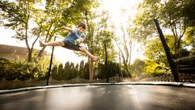 De sprong van de trampoline naar het ziekenhuis is rap gemaakt: expert legt uit hoe (on)veilig het is