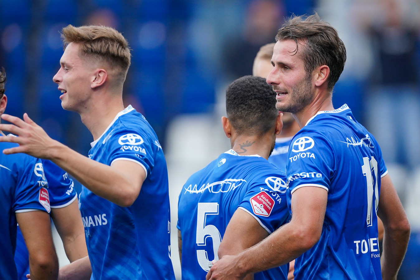 Ongekend spektakel in Rotterdam: Almere City klopt ...