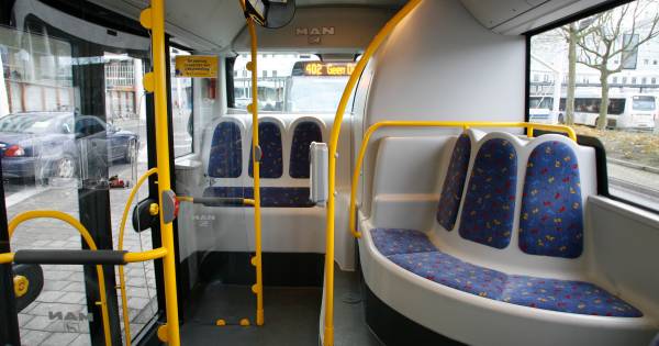 Stadsbus Eindhoven volgens politie toch niet beschoten, onderzoek gesloten.