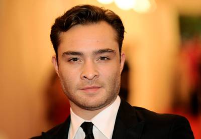 BBC schort shows met Ed Westwick op
