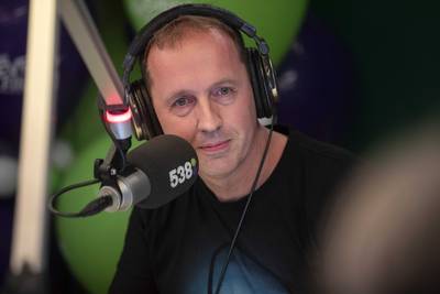 Edwin Evers grapt in afscheidsuitzending naar opvolger: 'Weet je het zeker?’