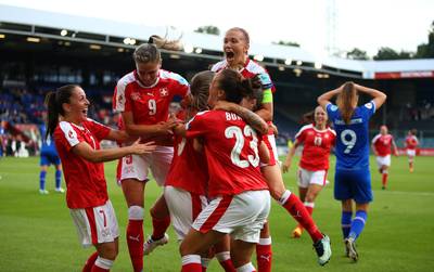 Zwitserse vrouwen terug in de race om kwartfinaleplaats