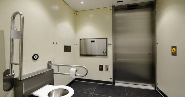 Hoe geld voor een gildehuis met toiletunit het dorp verdeelt