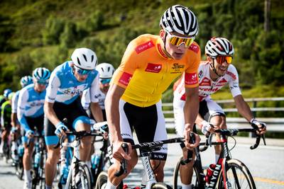 Van der Poel raakt leiderstrui kwijt op steile monsterklim