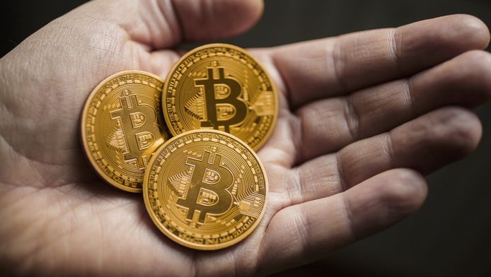 Politie koopt anoniem wapen met bitcoins | Buitenland | hln.be