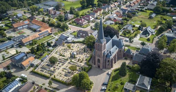 De godslamp dooft in het Oosten: verdriet om sluiting van zeven kerken in Sallandse dorpen - De Sten