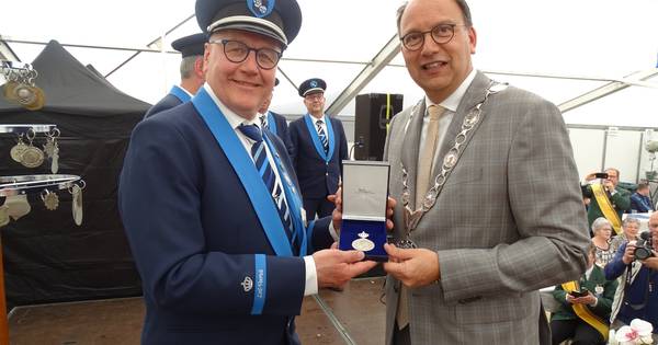 Koninklijke penning voor honderdjarige Loil-Vooruit