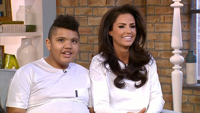 Katie Price Opvoeden Van Autistisch Zoontje Loodzwaar Show Ad Nl