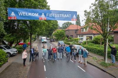 Bewoners Verlengde Maanderweg Ede laten zich horen: 'Welkom Fietsstraat'