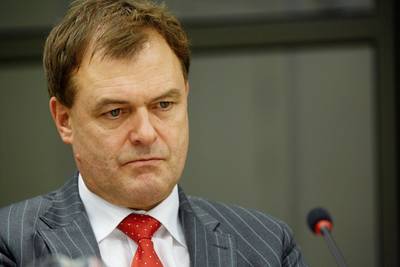 OM deed zaken met familie van in opspraak geraakte officier