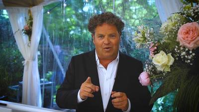 Dirk Zeelenberg gaat mensen trouwen voor het AD