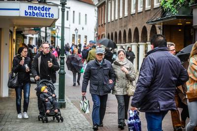 Nederlandse gemeente Sluis roept Vlamingen op om  niet te komen winkelen over de grens: “Doe alleen de noodzakelijke boodschappen, zo dicht mogelijk bij huis”