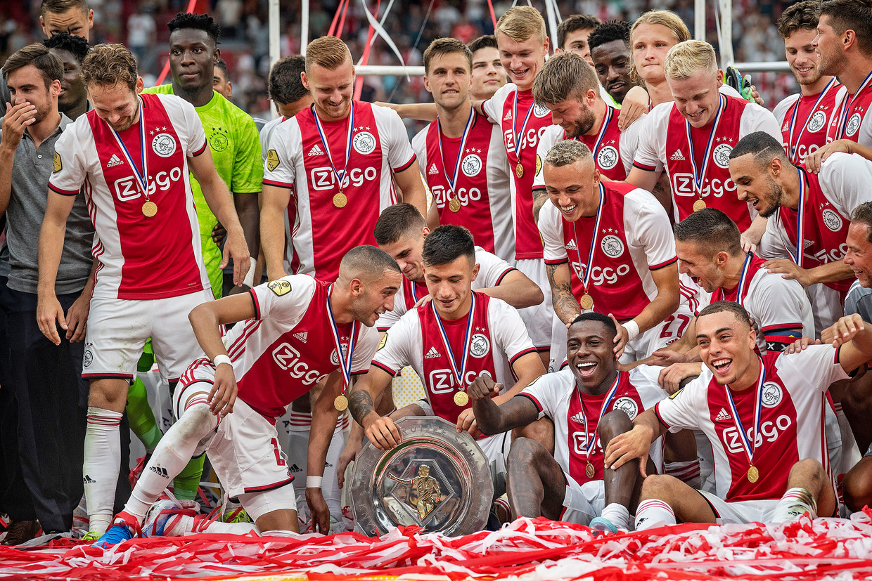 Landskampioen Ajax Laat Zien Dat Het Ook Zonder De Ligt En De Jong Al Verder Is Dan Psv De Volkskrant