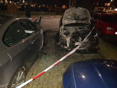 Twee auto's uitgebrand op parkeerplaats in Nijmeegse centrum