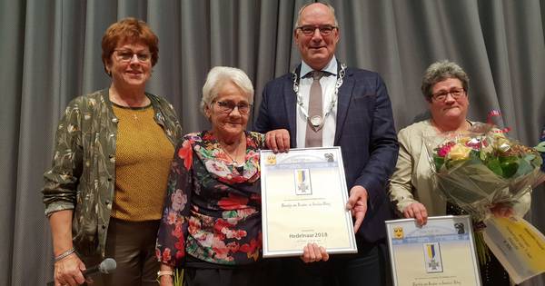 Marietje van Krugten (76) en dochter Annelies van Scheij (56) Hedelnaar van het jaar