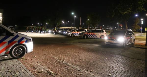 Grote vechtpartij met tientallen relschoppers na kermis in Rosmalen: zes jonge mensen aangehouden.