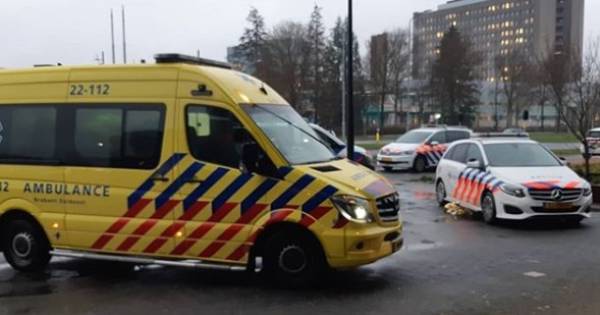 Wat is de afkomst !!!?? Vijf jongens schoppen man tegen hoofd bij WC Woensel in Eindhoven en rennen weg #Waanzin ???? .