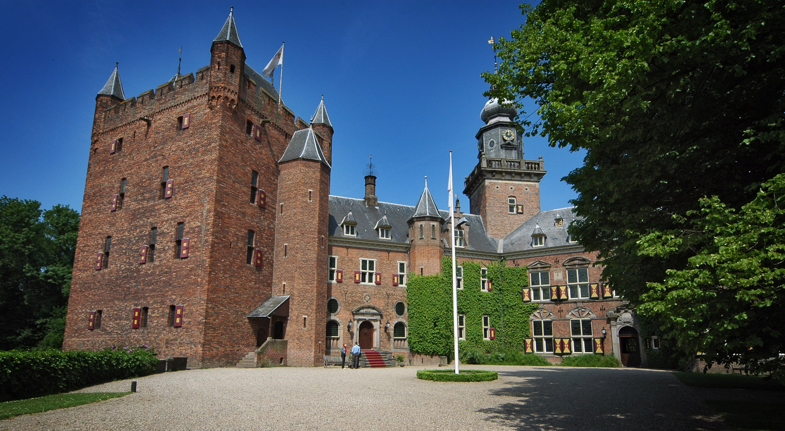 Onderzoek naar verkrachting schokt Nyenrode, leslokalen op slot Foto
