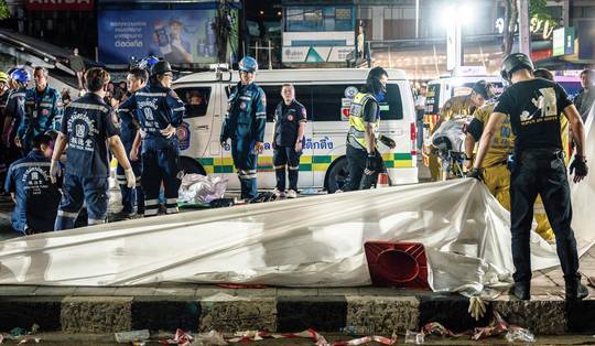 Zeker 27 doden en tientallen gewonden na felle brand in drukbezochte bar in Bangkok