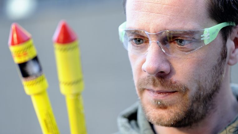 Heftige Verwondingen Aan Ogen Door Vuurwerk Trouw