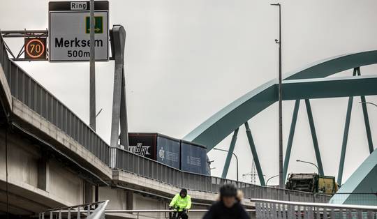 De ijverigste flitspaal van het land staat in Deurne: is dit verkeersveiligheid of een verdienmodel?