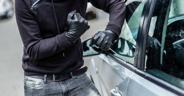 Serie auto-inbraken in Colmschate: airbags en radio's gestolen - De Stentor