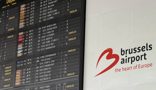 Onweer treft Vlaanderen: vertragingen op Brussels Airport, brand in Mechelen door blikseminslag