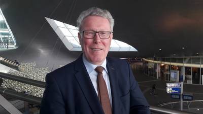 Jan Markink gaat met Arnhemse politieke partijen in gesprek: lijmen kan misschien ook