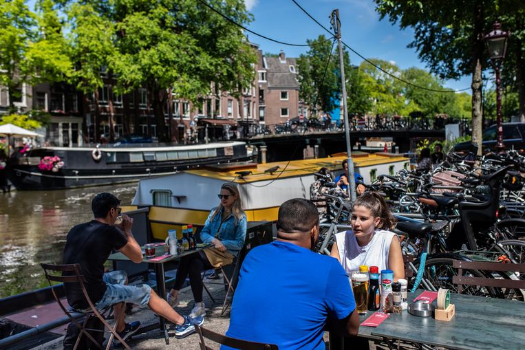 Bij brasserie Geloof, Hoop en Liefde kun je terecht voor oer-Hollandse broodjes