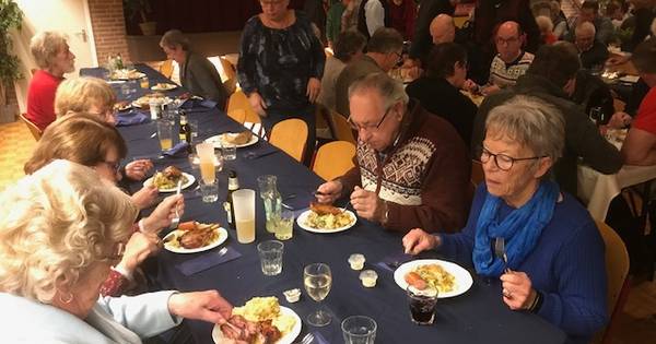 Ouwerkerk luidt met stevige stamppot het nieuwe jaar in