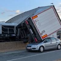 Trein met gevaarlijke stoffen botst op vrachtwagen, die op auto kantelt: hulpdiensten ter plaatse in Antwerpse haven