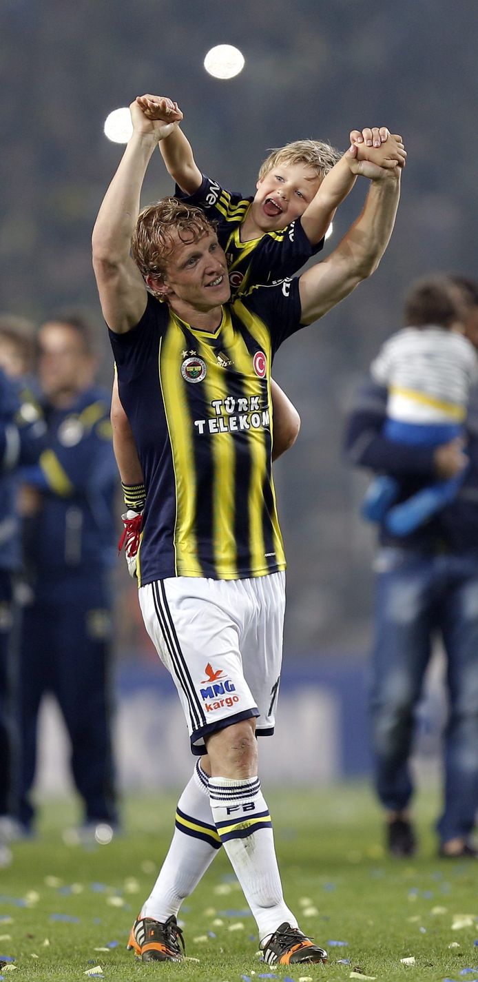 Dirk Kuyt Pakt Eerste Landstitel Met Fenerbahce Buitenlands