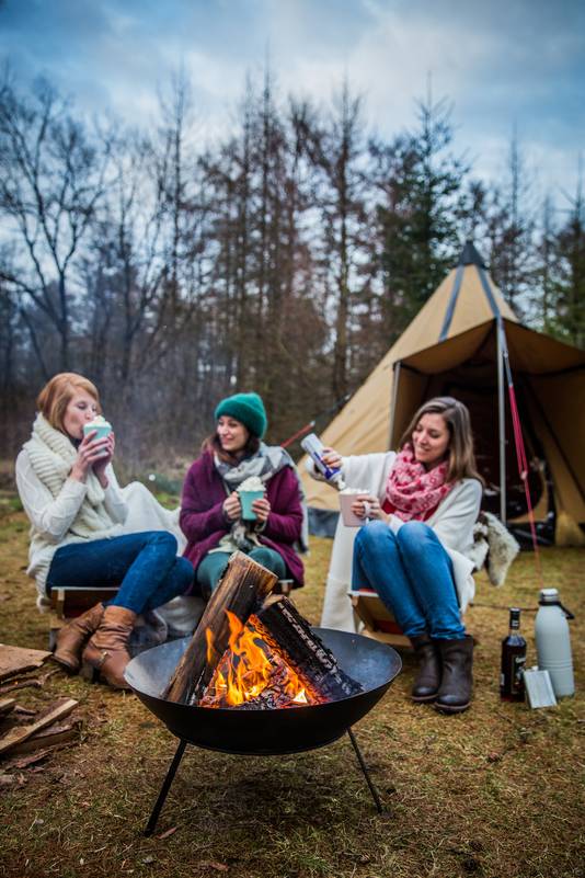 Opwarmen in de tipi | Reizen | AD.nl Winterkamperen: opwarmen in de tipi Dagblad van het Noorden