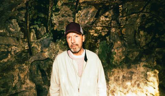 MoMu distantieert zich van boek ‘De Zes’, schrijver Oscar van den Boogaard: ‘Ik heb niks verzonnen of niks aangedikt’