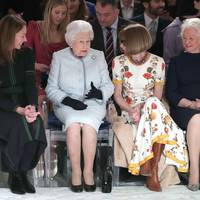 Deze vrouw was 25 jaar vertrouweling van koningin Elizabeth en krijgt nu een onderscheiding