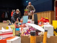 Sint verwent eenzame Bekenaren met cadeautje en surprise