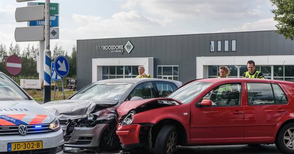 Frontale botsing in Ulvenhout, één gewonde naar ziekenhuis