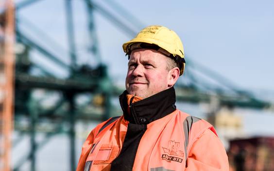 “Waarom wij staken? De regering heeft er geen flauw benul van wat wij in de haven doen”