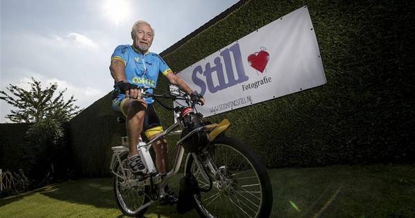Opa Herman voor goede doel op de solex in Albergen - Tubantia
