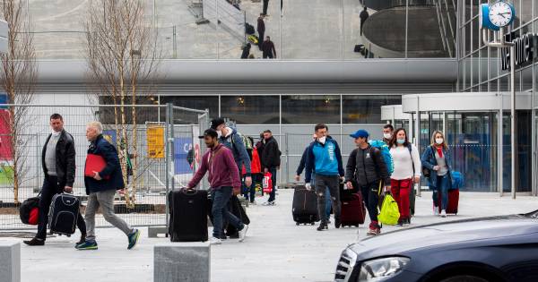 Wizzair schort deel 'asperge-vluchten' Eindhoven op - BD.nl