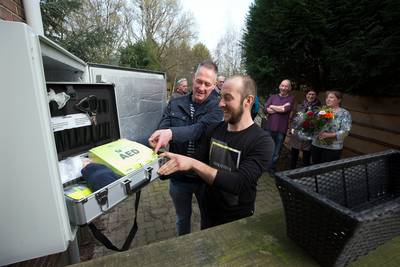 Babberich plaatste elfde AED in het dorp: ‘Nu hebben we een mooie dekking’