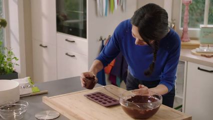 81. Kipblokjes met polenta, groenten en een frisse yoghurtdressing & een romantisch