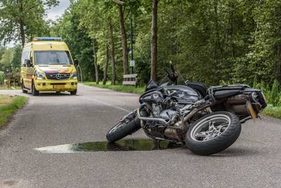 Motorrijder gewond na aanrijding met auto in Prinsenbeek